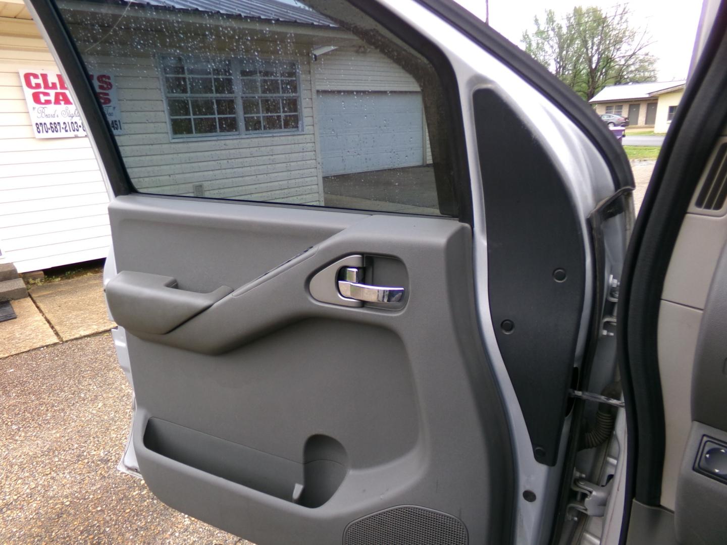 2011 Silver /Gray Nissan Frontier SV (1N6AD0ER0BC) with an 4.0L V6 engine, automatic transmission, located at 401 First NE, Bearden, AR, 71720, (870) 687-3414, 33.726528, -92.611519 - Photo#7